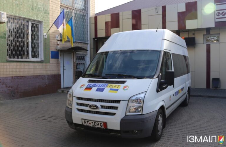 Ізмаїл отримав спеціалізований мікроавтобус для людей з інвалідністю від німецьких благодійників