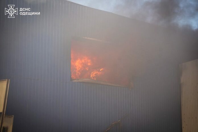 Пожежа на станції технічного обслуговування поблизу Одеси