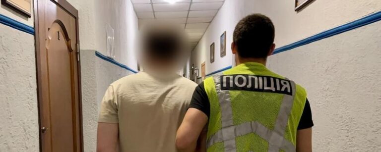 В Одесі чоловік спалив квартиру родини військового за вказівкою з чат-бота — деталі трагедії з фото.