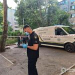 В Одесі чоловік поранив сусіда ножем після суперечки — деталі інциденту в фото.