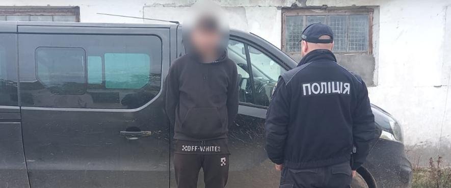 Стрілянина поблизу кладовища на Одещині: чоловік вистрілив у автомобіль товаришів