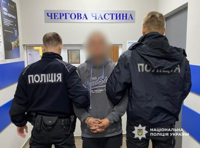 В Одесі чоловіку завдали ножового поранення в шию