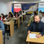 Як українці у укритті писали диктант єдності