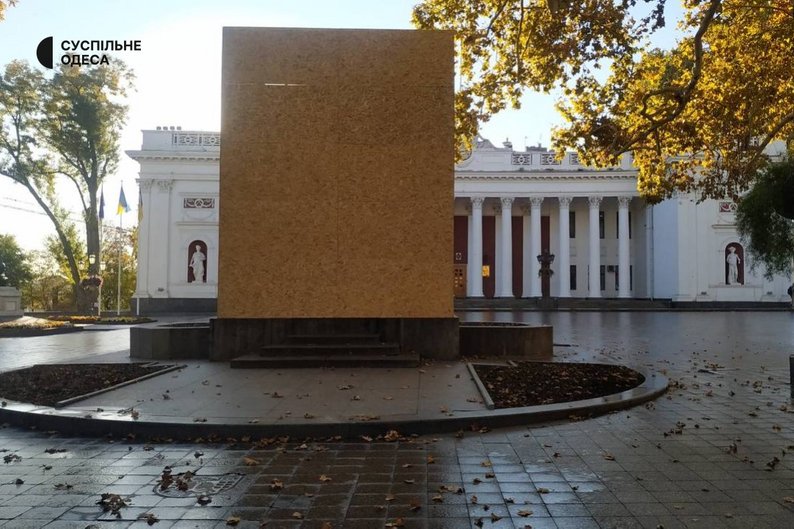 В Одесі облицювали плитами пам’ятник Пушкіну