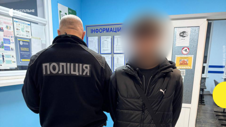 В Одесі юнак 19 років став підозрюваним у підпалі автомобіля Tesla за наказом “куратора”