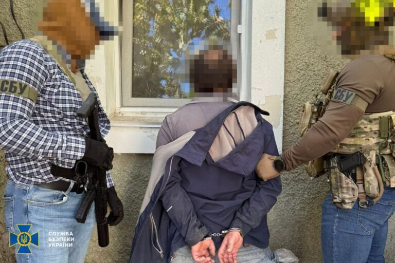 СБУ apprehended a 52-year-old FSB agent who was coordinating preparations for a new drone and missile assault on Odesa.