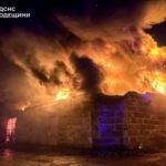 Нічний обстріл Одещини призвів до загоряння складів з одягом та взуттям.