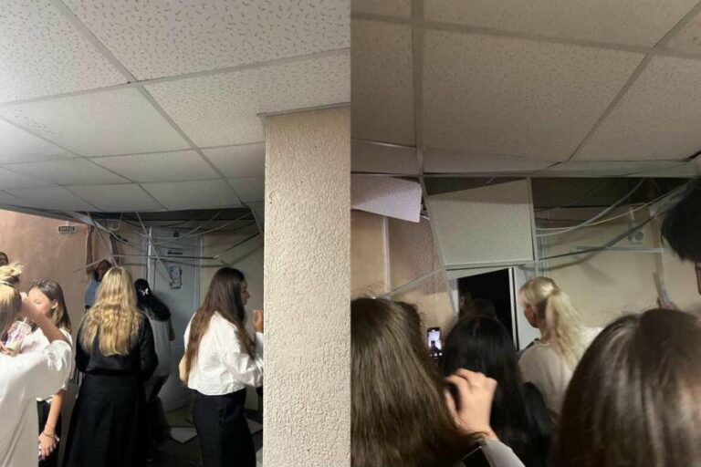 У Одесі стався резонансний інцидент: директорка департаменту освіти прокоментувала падіння стелі на школярів – фото та відео
