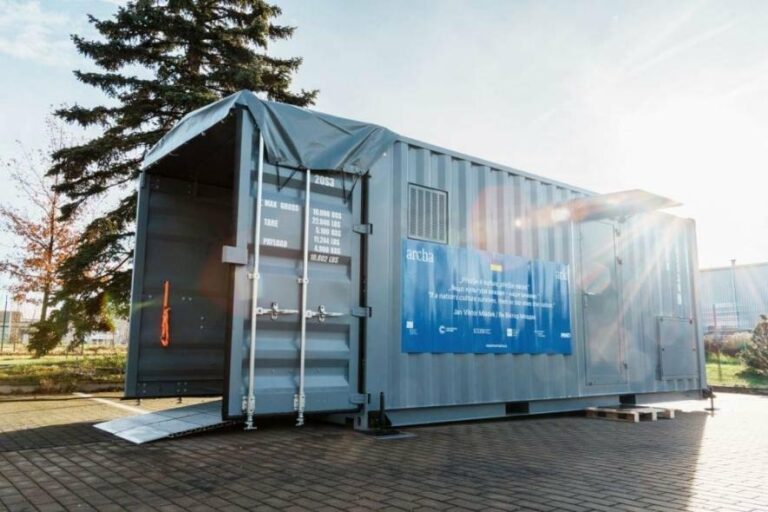 Ексклюзивна мобільна станція стане охоронцем книг та архівів Одеси від руйнації – ФОТО