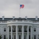 У США через шатдаун Трамп готує масові звільнення працівників.