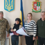 В Арцизькій громаді родині загиблого героя Георгія Дімова урочисто вручили орден “За мужність” III ступеня та відзнаку військового честі.