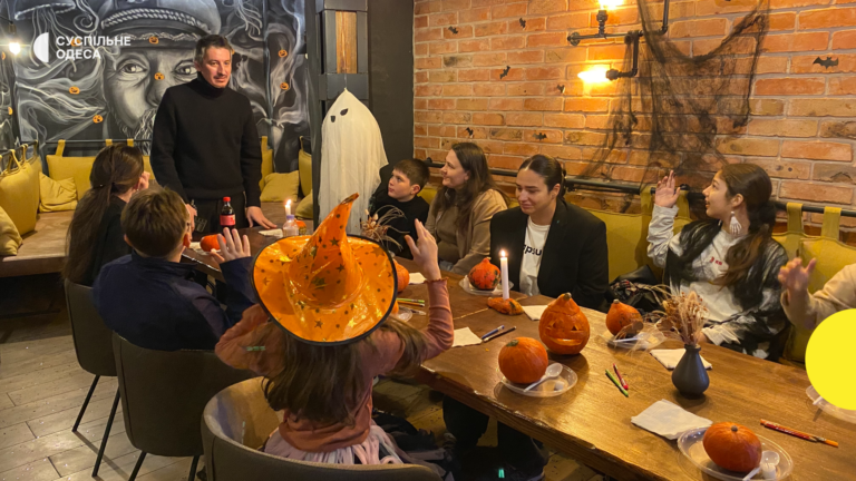 Гарбузові свята та підтримка: в Одесі організували Гелловін для ветеранів і їхніх малюків