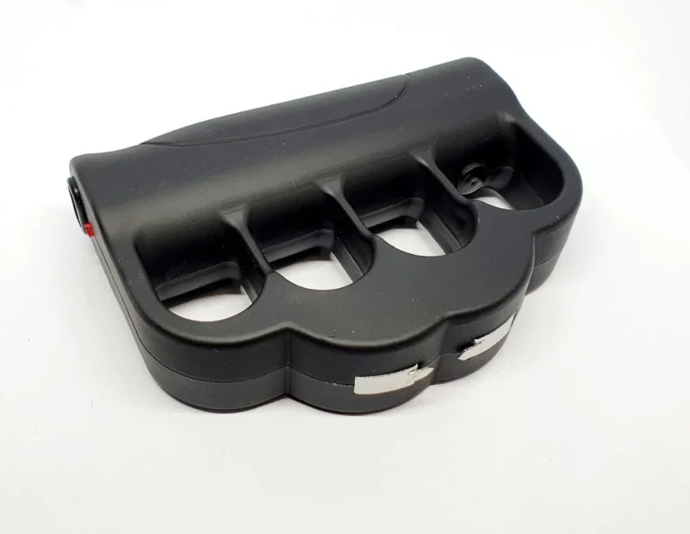 Полезный и надёжный помощник: полицейский фонарик-шокер 2 в 1