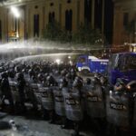 Протестні акції в Грузії 4 жовтня: толпу розігнали за допомогою водометів.