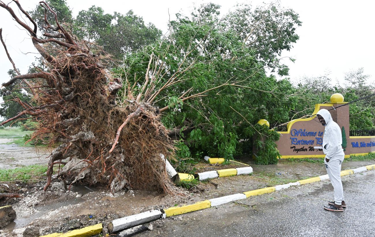 Ураган Меліса: пів мільйона людей залишило свої домівки, сотні тисяч без електрики