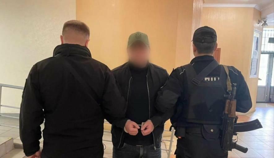 В Одесі автомобіль Range Rover перетворився на місце стрілянини: водій відкрив вогонь по перехожих.