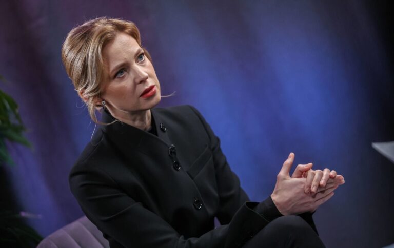 Наталія Поклонська змінила ім’я на Радведу, побоюючись за своє життя