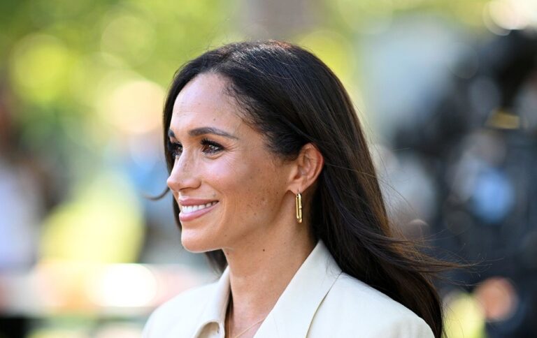 Меган Маркл засяяла на модному тижні в Парижі – фоторепортаж