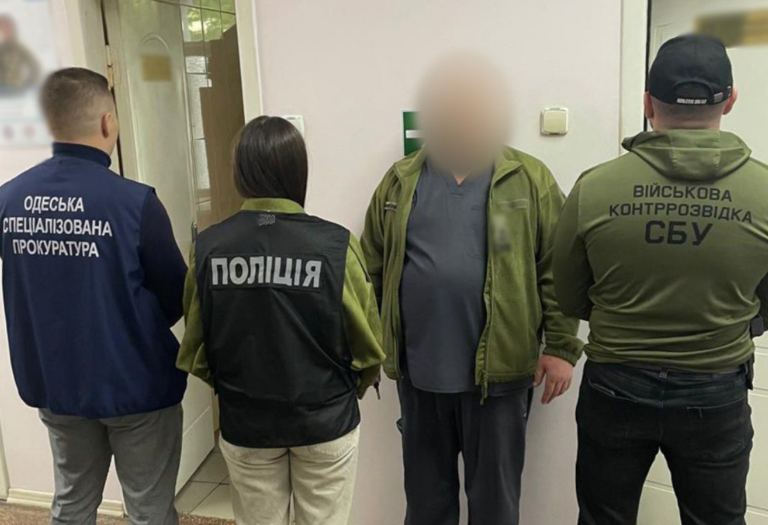 В Одеській області керівник військової клініки запропонував за гроші визнати військового обмежено придатним до служби.