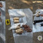 В Одеській області затримано трьох осіб за підозрою в illegal торгівлі вогнепальною зброєю та боєприпасами.