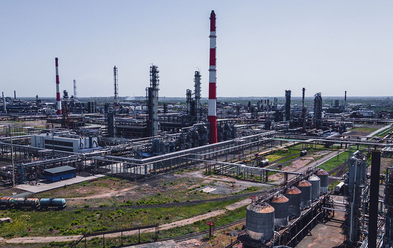 Удар дронів СБУ по провідному НПЗ РФ: Орськнафтооргсинтез під прицілом, відео.