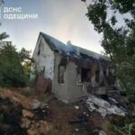 Смертельна трагедія в Одеському регіоні: двоє громадян загинули в пожежі у своєму домі – Деталі інциденту зображені на фото.