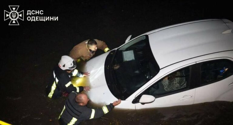 Негайно вивільніть вулиці від автівок! Усе про забуті автомобілі в Одесі.