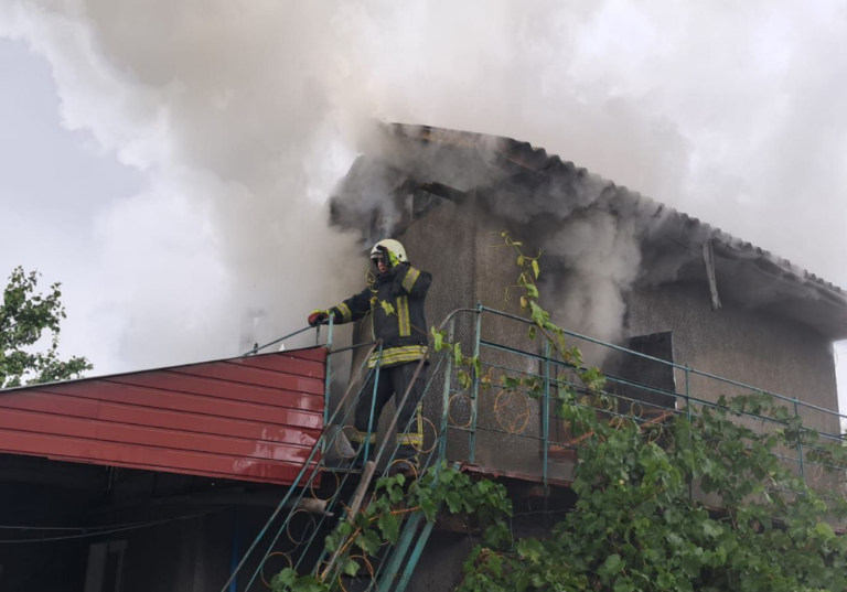 В Ізмаїлі вогонь devastував дачу: постраждали дах, стеля та особисті речі.