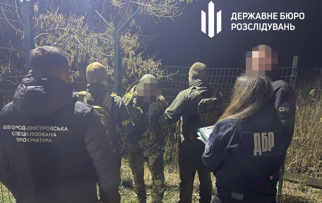 В Одеському регіоні прикордоннику присудили два роки ув’язнення за допомогу в незаконному виїзді призовників.