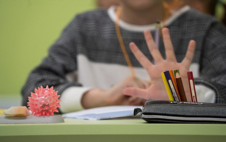 Окупантські сили впроваджують військову пропаганду серед учнів мелітопольських шкіл.