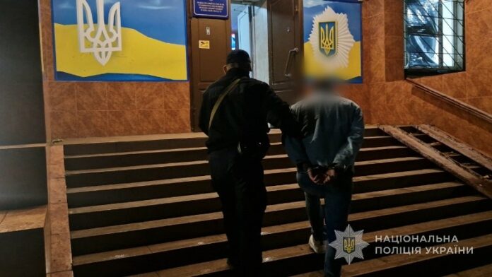 В Одесі чоловік влаштував підпал автомобілів у спальному районі