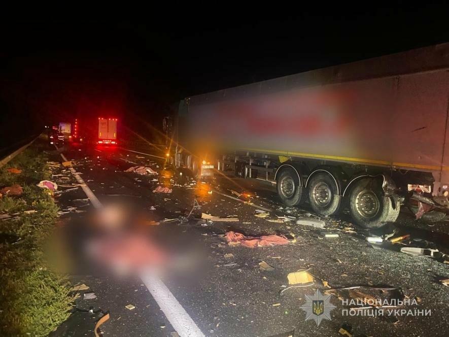 Трагічна аварія на трасі Київ – Одеса: мати та 16-річна донька загинули, водія Mercedes затримано – ФОТО