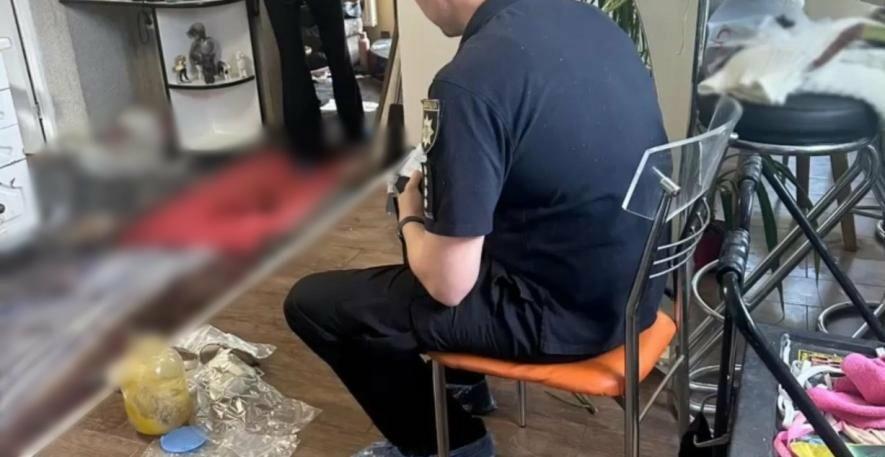 Жахливе убивство в Одеській області: брат, приїхавши до сестри, виявив її порізане тіло