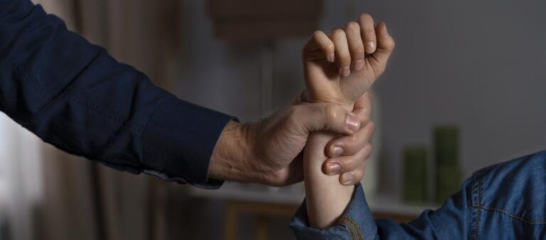 Два жителі Одещини опиняться на лаві підсудних через випадки домашнього насильства.