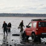 На Куяльницькому лимані відбулася толока за участю волонтерів та військових, які прибирали узбережжя