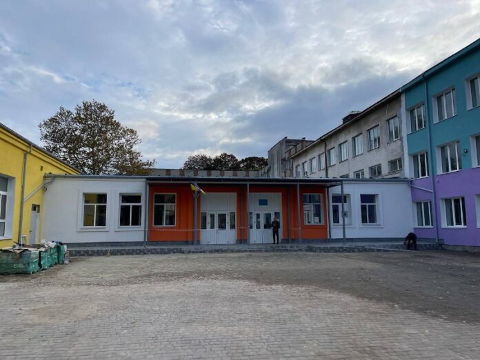 В Одесі проводять масштабний ремонт одного з ключових навчальних закладів Приморського району