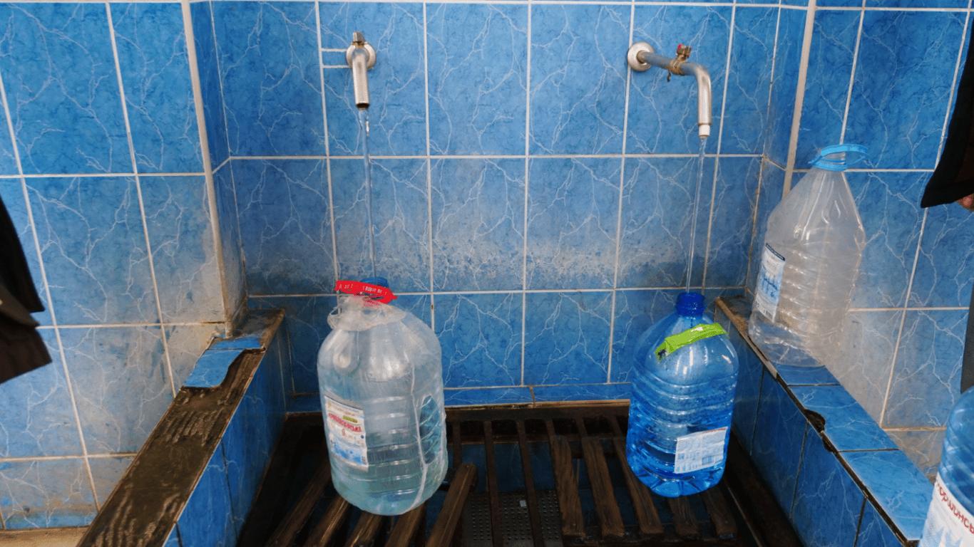 В Одесі сьогодні в окремих районах не постачатимуть воду — адреси бюветів