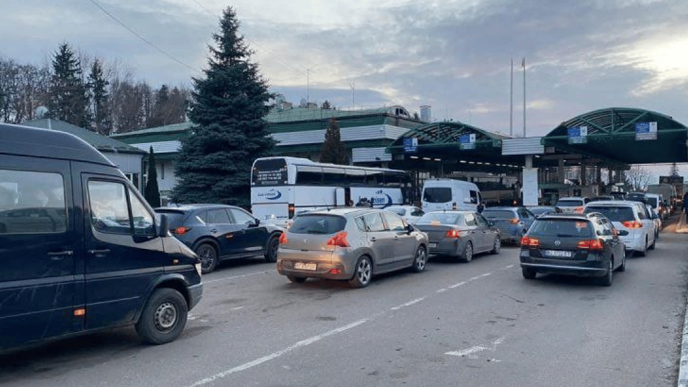 Затори на трасі Одеса-Рені ускладнюють в’їзд до Молдови