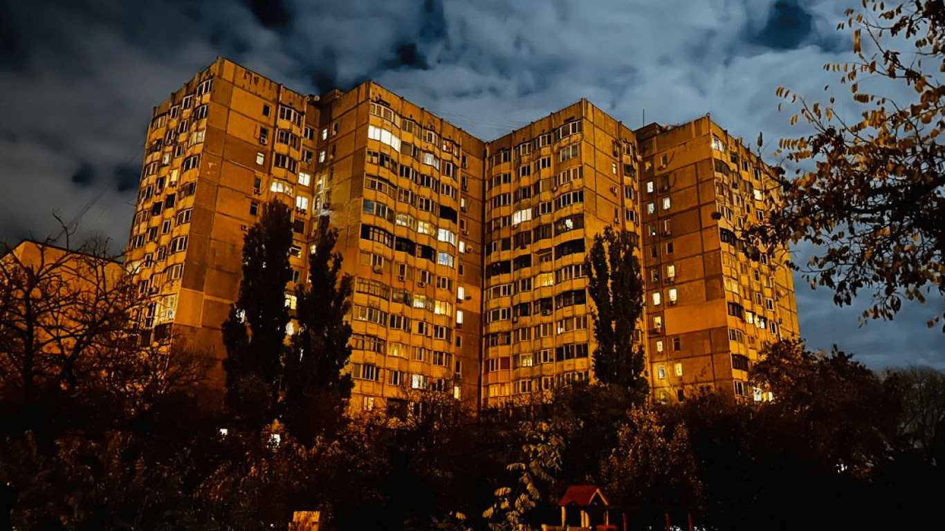 Завтрашні графіки відключень електрики в Одесі: коли очікувати світло