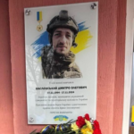 У Одеській області встановлено меморіальну дошку на честь Дмитра Масловського, який загинув у бою з російським солдатом