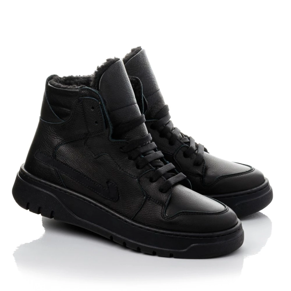 Тепло та стиль для маленьких ніжок: обираємо правильне зимове взуття