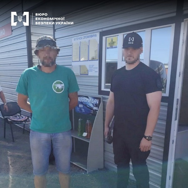 В Одеській області чоловік займався продажем саморобного пального