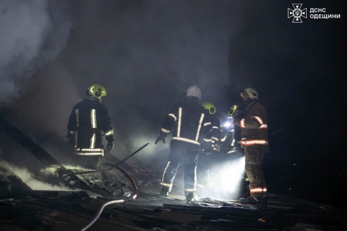 В Одесі спалахнула пожежа у приватному будинку