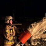 ДСНС представила зображення ліквідації наслідків пожежі після нічної атаки на Одещину