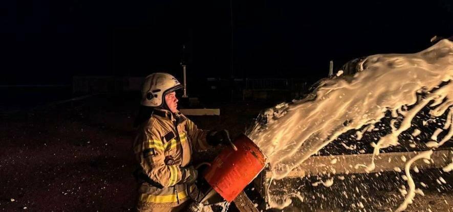 ДСНС представила зображення ліквідації наслідків пожежі після нічної атаки на Одещину