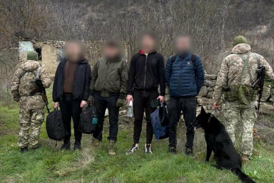 Втеча на $42 000: в Одеській області прикордонники разом із собакою затримували чоловіків