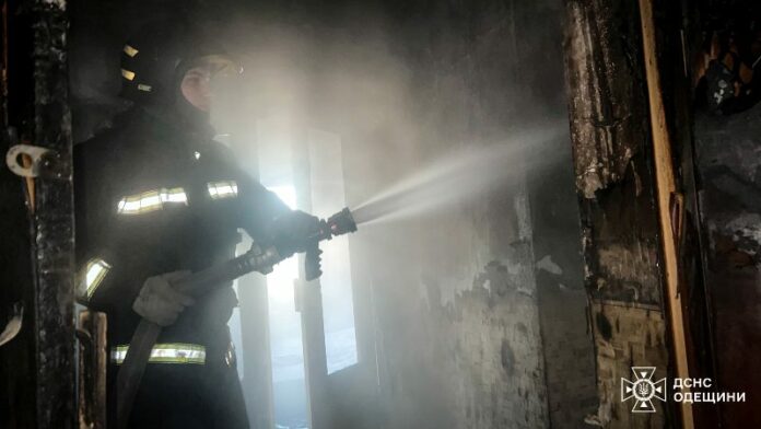 У Одеському регіоні трагічно загорівся житловий будинок, є жертви та потерпілі