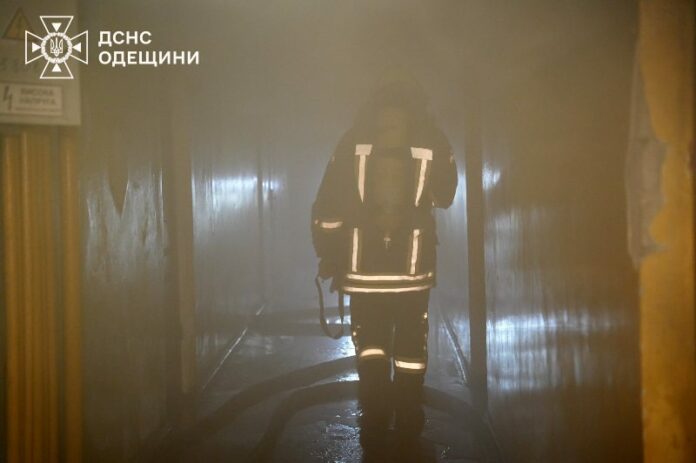 В Одесі вогонь спалахнув у гуртожитку, є поранені