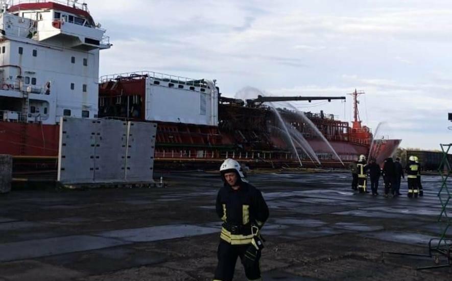 Спалах світла та затишок після нічної атаки: як Одещина відновлює спокій після гасіння танкера