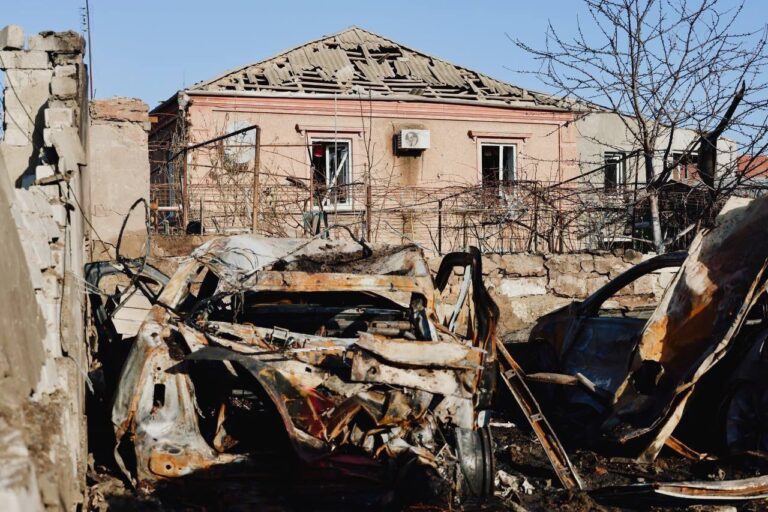 В Одесі внаслідок нічної атаки противника знищено два будинки і пошкоджено близько тридцяти